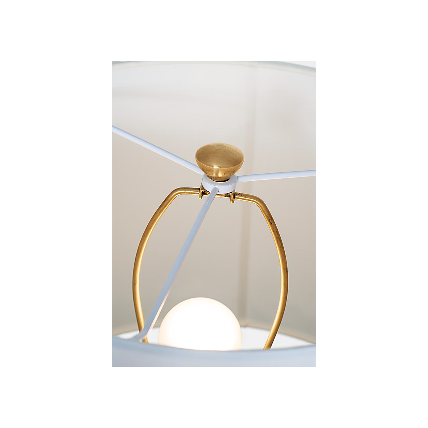 Idalia 28" Sculpted Table Lamp