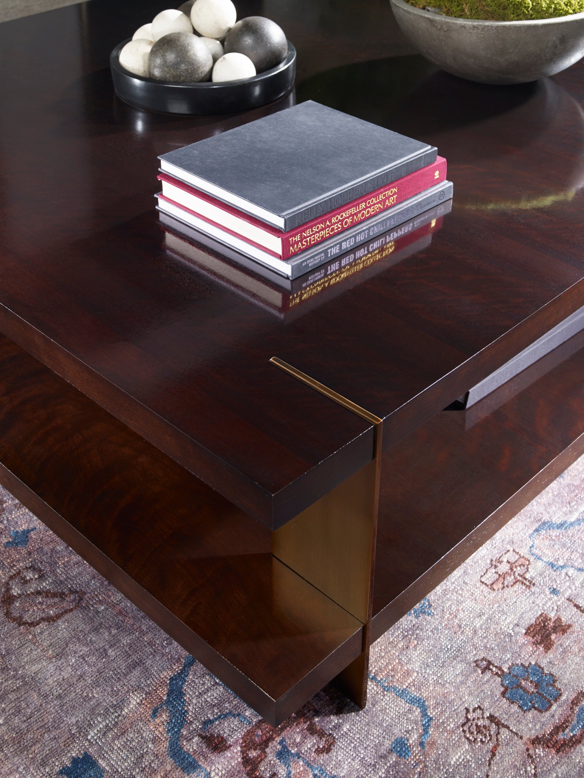 Details Drake Cocktail Table (46-183cm)